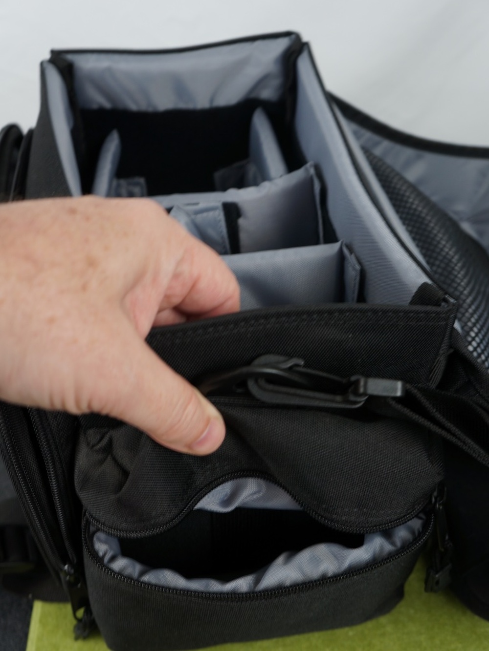 Canon Camera Bag for SLR/DSLR and Lenses - Picture 4 of 5
